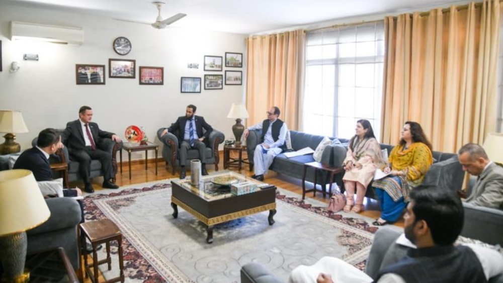 Pakistan leads push for film diplomacy with Uzbekistan